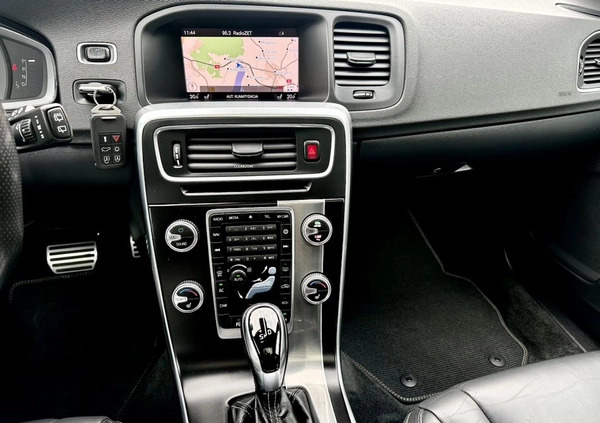 Volvo V60 cena 77900 przebieg: 202762, rok produkcji 2018 z Sztum małe 781